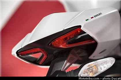 ducati_2014_superbike_899_panigale_0110.jpg