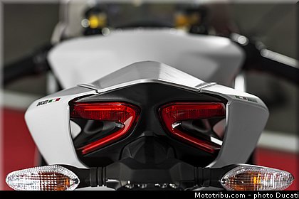 ducati_2014_superbike_899_panigale_0111.jpg