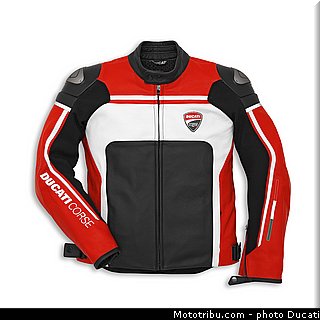 ducati_2014_superbike_899_panigale_0139.jpg