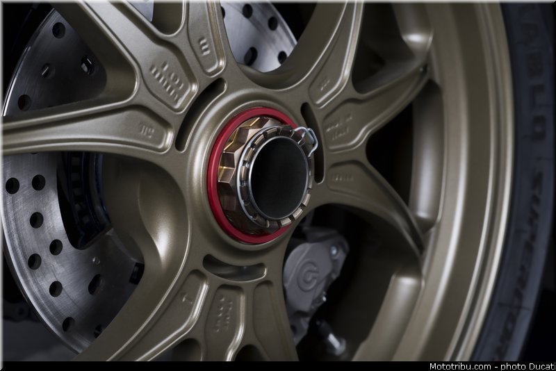 ducati_2014_1199_superleggera_024