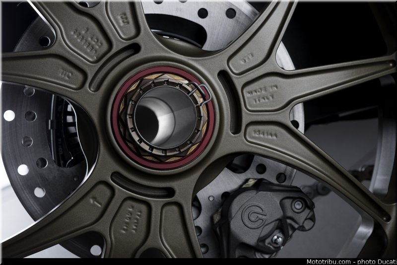ducati_2014_1199_superleggera_025