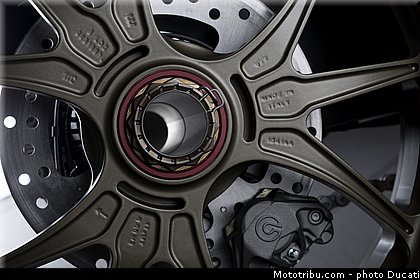 ducati_2014_1199_superleggera_025.jpg