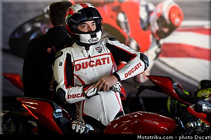 ambiance_002_ducati_panigale_1299_2015.jpg