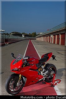 ducati_1299_panigale_s_2015_001.jpg