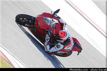 ducati_1299_panigale_s_2015_016.jpg