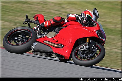 ducati_1299_panigale_s_2015_018.jpg
