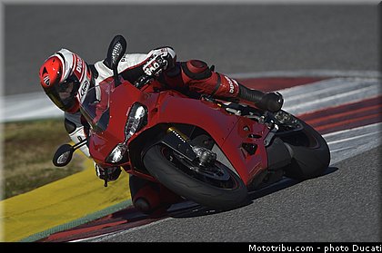 ducati_1299_panigale_s_2015_019.jpg
