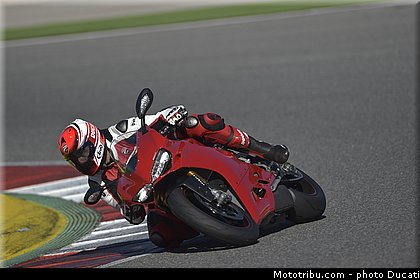 ducati_1299_panigale_s_2015_021.jpg