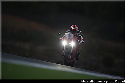 ducati_1299_panigale_s_2015_031.jpg
