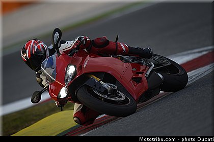 ducati_1299_panigale_s_2015_036.jpg