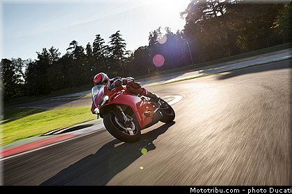ducati_1299_panigale_s_2015_040.jpg
