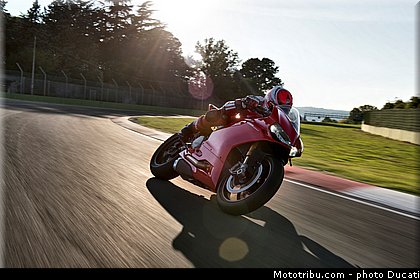 ducati_1299_panigale_s_2015_041.jpg