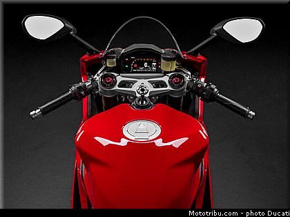 ducati_panigale_1299_005.jpg