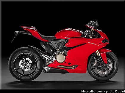 ducati_panigale_1299_009.jpg