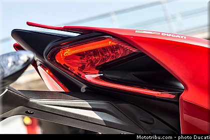 ducati_panigale_1299_013.jpg