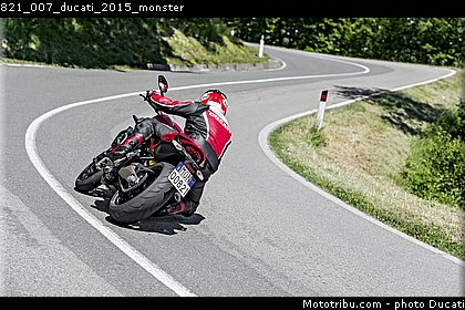 821_007_ducati_2015_monster.jpg
