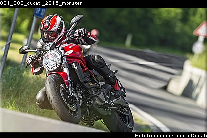 821_008_ducati_2015_monster.jpg