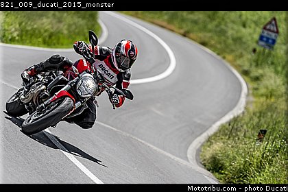821_009_ducati_2015_monster.jpg