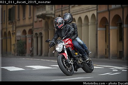 821_011_ducati_2015_monster.jpg