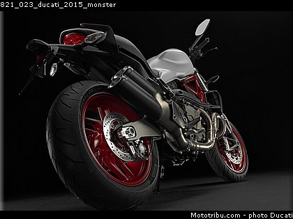 821_023_ducati_2015_monster.jpg