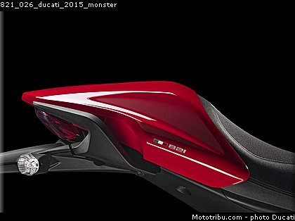 821_026_ducati_2015_monster.jpg
