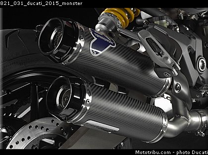 821_031_ducati_2015_monster.jpg