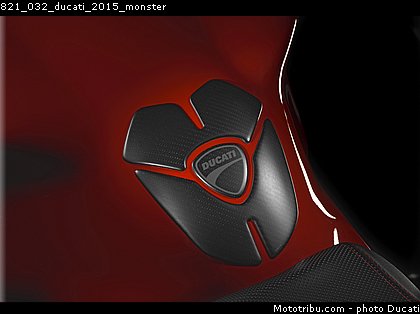 821_032_ducati_2015_monster.jpg