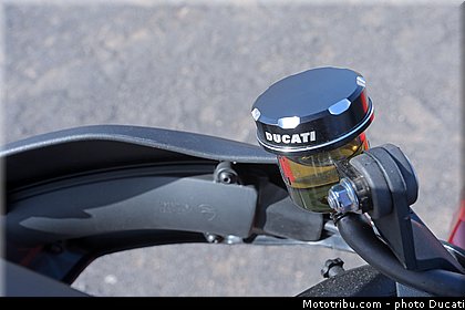 ducati_2015_multistrada_1200_0102.jpg