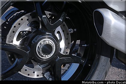 ducati_2015_multistrada_1200_0123.jpg