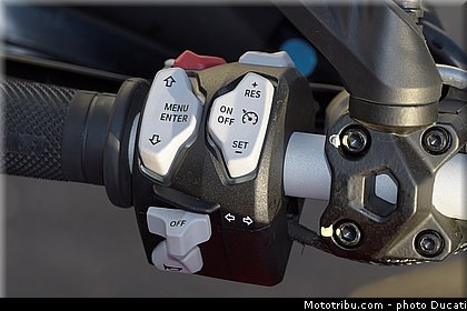 ducati_2015_multistrada_1200_0125.jpg