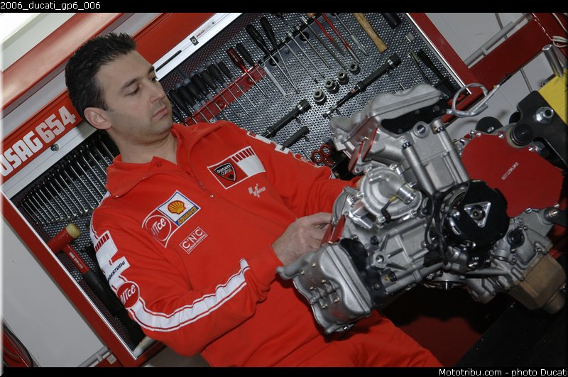 2006_ducati_gp6_006