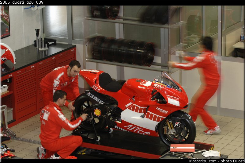 2006_ducati_gp6_009