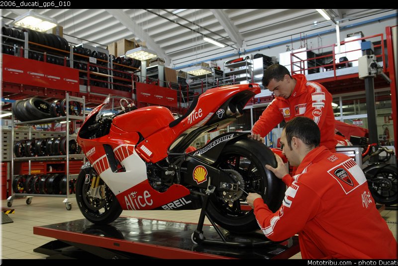 2006_ducati_gp6_010