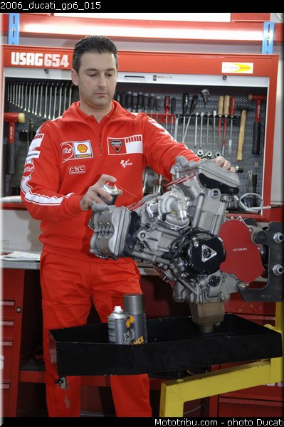 2006_ducati_gp6_015