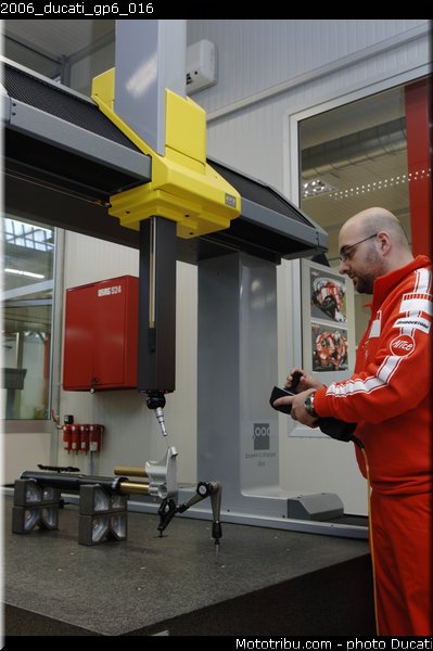 2006_ducati_gp6_016