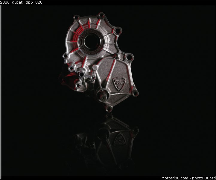 2006_ducati_gp6_020