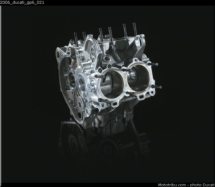 2006_ducati_gp6_021