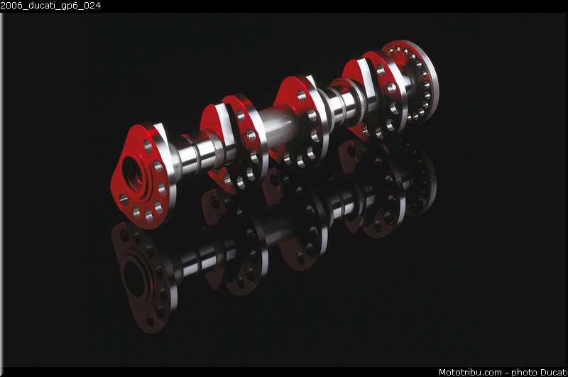 2006_ducati_gp6_024