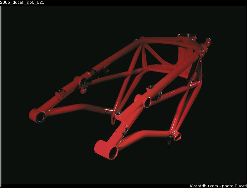 2006_ducati_gp6_025