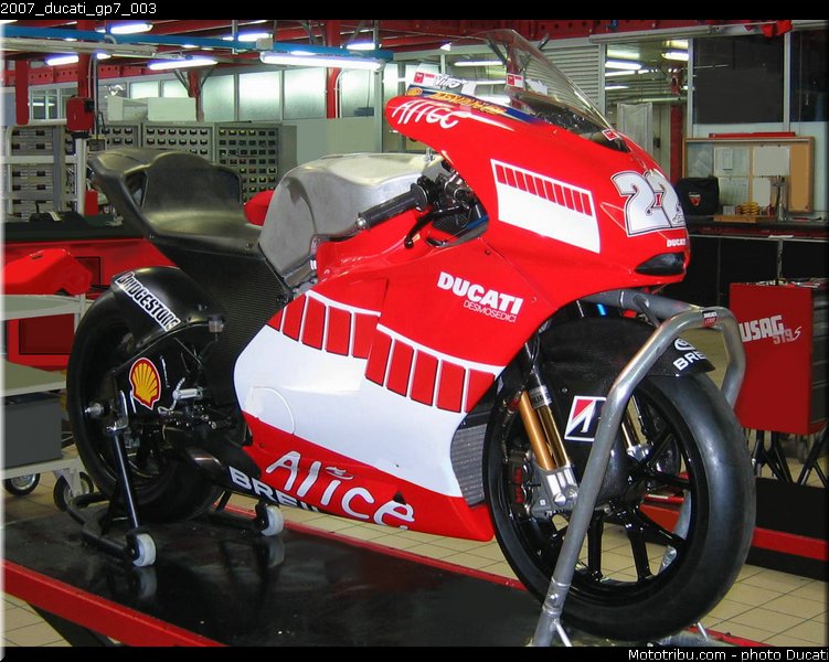 2007_ducati_gp7_003