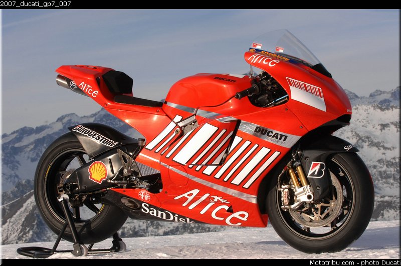 2007_ducati_gp7_007