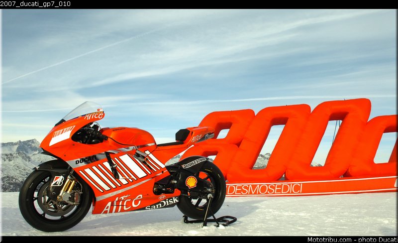 2007_ducati_gp7_010