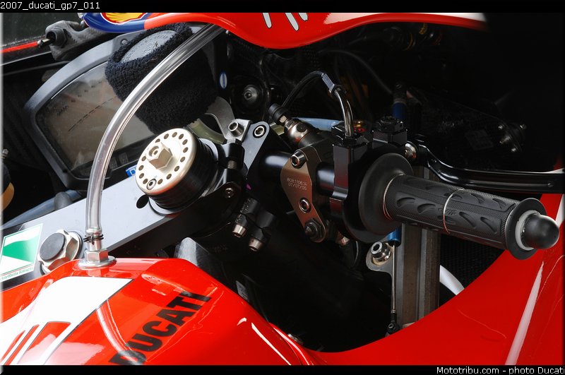 2007_ducati_gp7_011