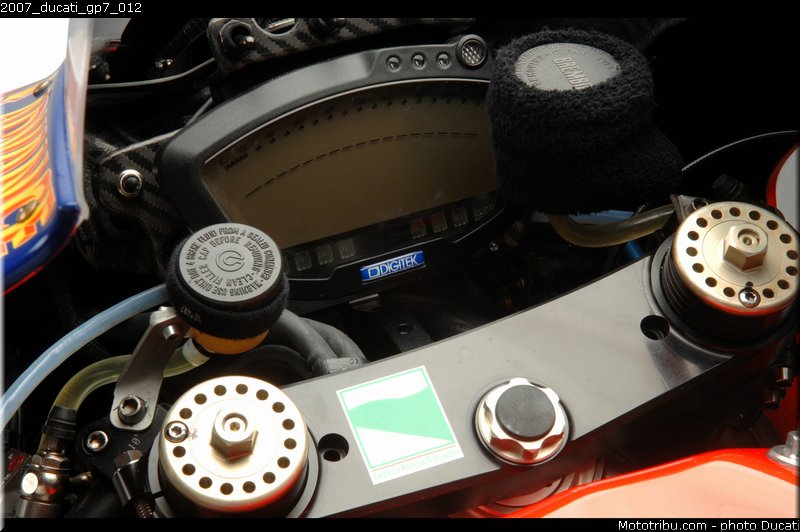 2007_ducati_gp7_012