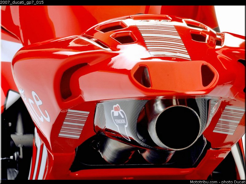 2007_ducati_gp7_015