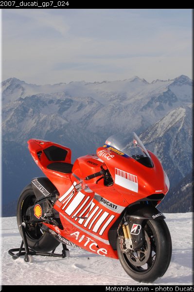 2007_ducati_gp7_024