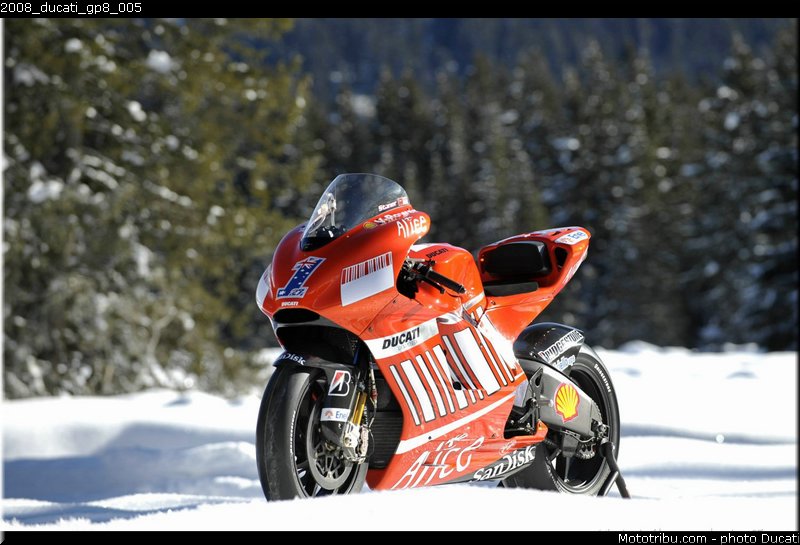 2008_ducati_gp8_005
