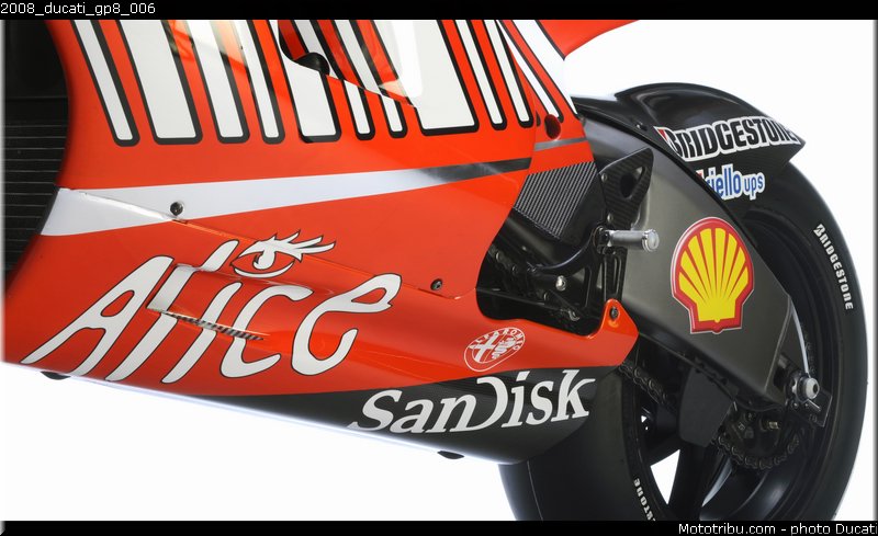 2008_ducati_gp8_006