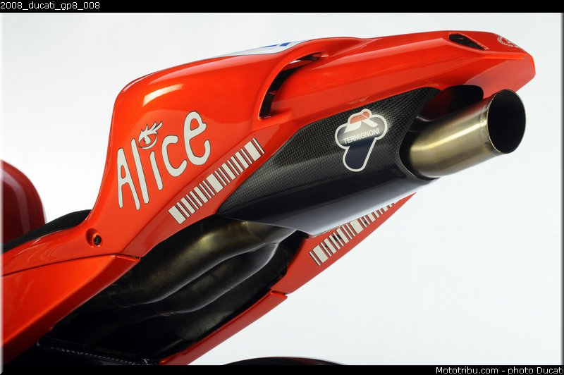 2008_ducati_gp8_008