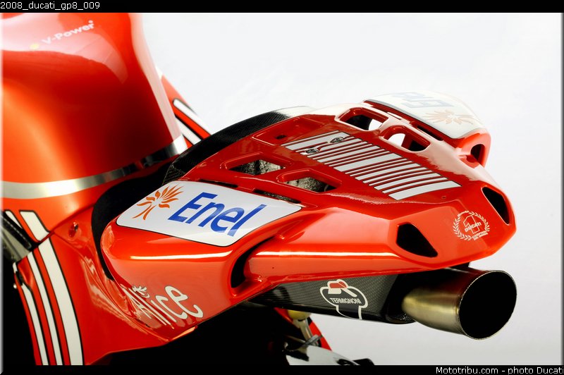 2008_ducati_gp8_009